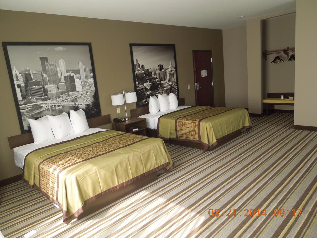 Hotel Super 8 By Wyndham Chocolate Avenue
